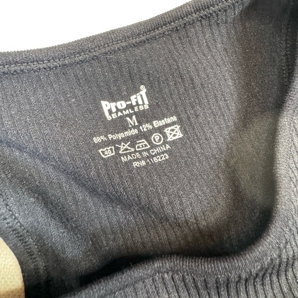 Pro-Fit Sports Bra Set Womens Size M 2-Pack Antique White & Black Seamless - Picture 6 of 6